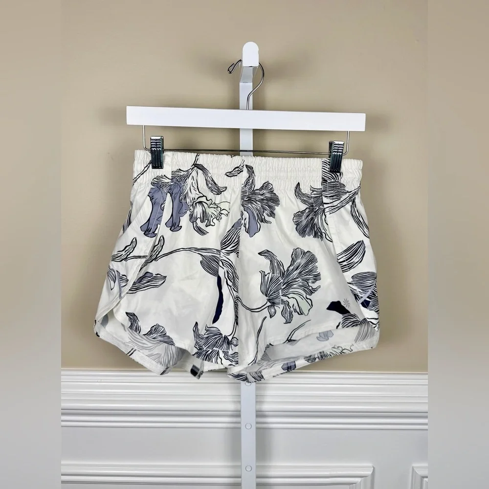 Athleta Print Racer Run Short in Floral Nouveau Size XS